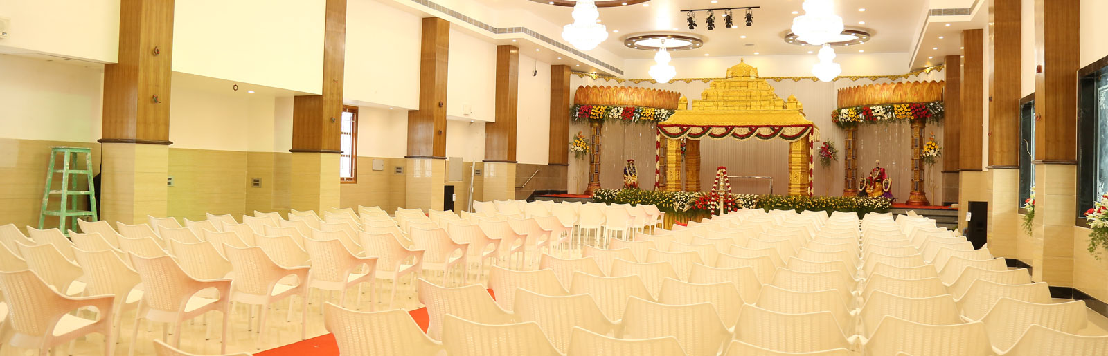 Spacious AC Wedding Hall with Comfortable Seats AC-Reception-Hall-in-Chennai