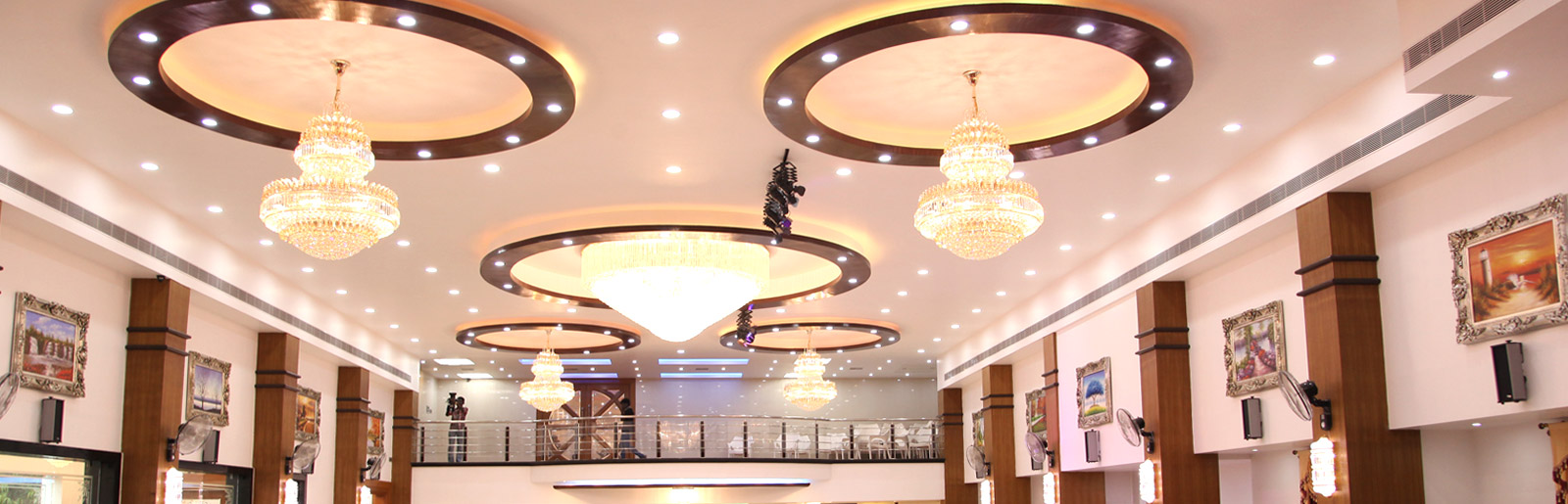 Attractive Ceiling of Sri Devi Kalyana Mandapam Bright-Ceiling-Marriage-Hall-Chennai